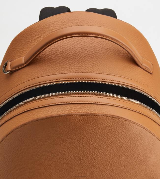 Tod\'s 8NXV986 hnedá muži batoh v koženom strednom prevedení