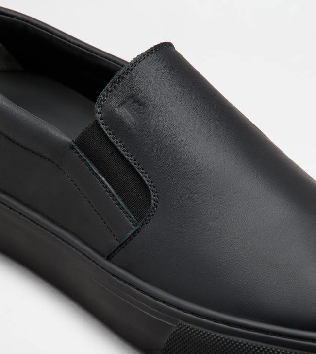 Tod\'s 8NXV845 čierna muži návleky v koži