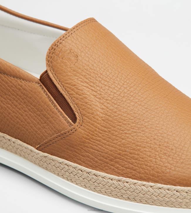 Tod\'s 8NXV914 hnedá muži nazúvacie topánky z kože